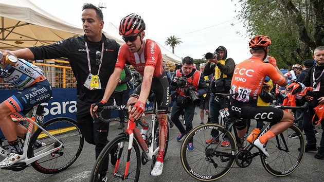Zkrvavený Tom Dumoulin v cíli čtvrté etapy Gira d'Italia.