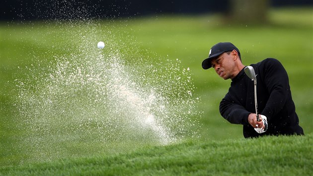 Tiger Woods pi trninkovm kole na hiti Bethpage Black ped major turnajem PGA Championship.