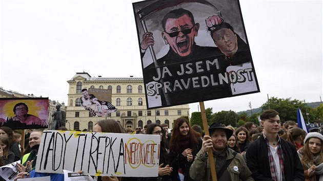 Demonstrace studentů vysokých a středních škol na obranu demokracie, ústavy a nezávislé justice #VyjdiVen v Praze (16. května 2019)