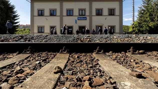 Opraven vpravn budova v eleznin stanici Nibor. 
(13. 5. 2019) 