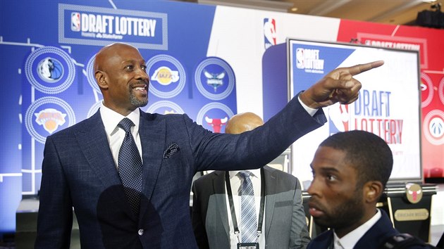 Nkdej basketbalov hvzda Alonzo Mourning na draftov loterii