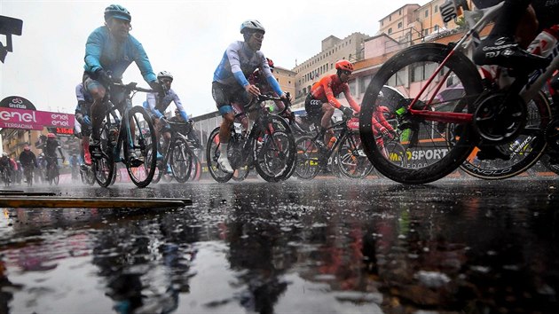 Pt etapa Giro d'Italia z Frascati do Terraciny provila morlku astnk.
