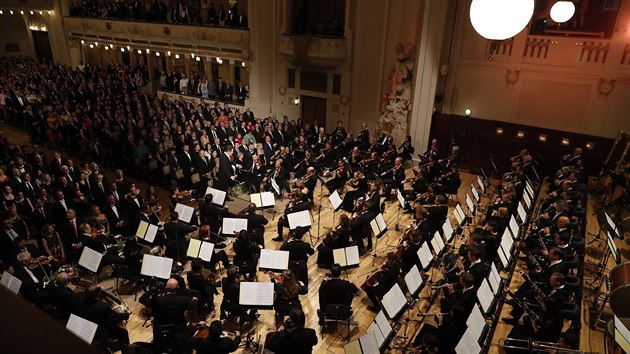 Dirigent Jakub Hra dil na zahajovacm koncertu Praskho jara Bambersk symfoniky (12. kvtna 2019).