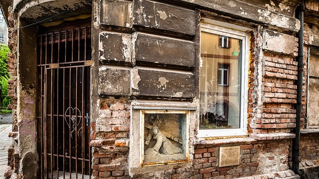 Agentura pro sociální začleňování loni shledala situaci v soukromém domě čp. 18 v Soukenické ulici jako nejhorší, Broumov jej zařadil do bezdoplatkové zóny (10. 5. 2019)