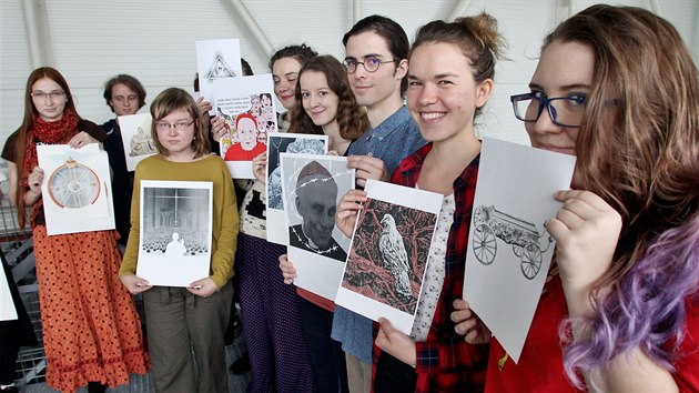 Renáta Fučíková vytvořila spolu se studenty putovní výstavu ilustrací o kardinálu Josefu Beranovi. (23. 4. 2019)