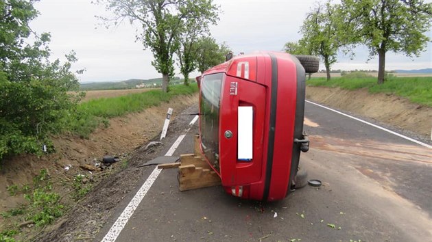 Pi nehod mezi obcemi Hlohovice a Skoup na Rokycansku zemela v osobnm aut spolujezdkyn.