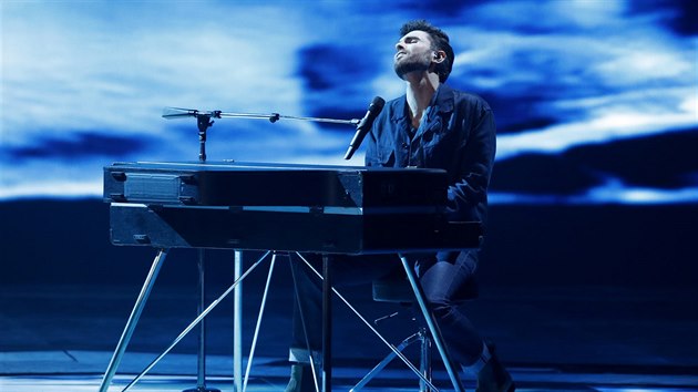 Duncan Laurence z Nizozemska ve finále Eurovize 2019.