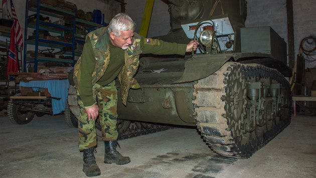 Tank M3 Stuart vyvzl z hroziv nehody relativn dobe, jeho oprava je otzkou dn.