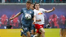 Pedasná radost: Leon Goretzka z Bayernu slaví gól v Lipsku, na doporuení VAR vak branka uznána nebyla.