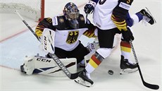 Branká� N�mecka Philipp Grubauer nastoupil proti Francii ke svému prvnímu...