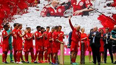 Ikona Bayernu Mnichov Arjen Robben se ped zápasem posledního kola bundesligy...