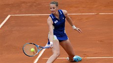 Karolína Plíková dobíhá k míi v semifinále turnaje v ím.