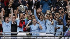 Fotbalisté Manchesteru City slaví vítzství v FA Cupu.