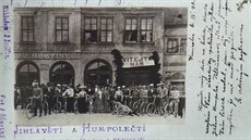Své pohlednice si vydávali i cyklisté. Ti produkovali málonákladové pohlednice,...