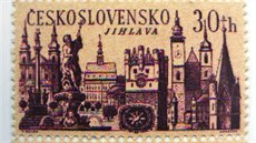 Známky z let 1967 a 1981 zobrazují motivy jihlavských historických budov a...