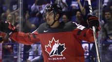 Kanadský útoník Mathieu Joseph oslavuje svoji trefu v utkání proti Velké...