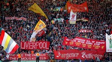 Pohled na jednu z tribun stadionu Anfield v Liverpoolu bhem závreného kola...