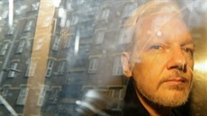 Švédská policie začne znovu vyšetřovat Assange kvůli znásilnění. (13. května...