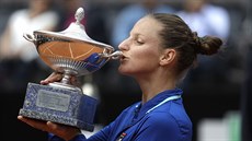 Karolína Plíková s trofejí pro vítzku turnaje v ím.