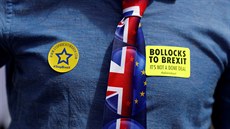 Bollocks to brexit (Do hajzlu s brexitem) je slogan, kterým se vyjadují...
