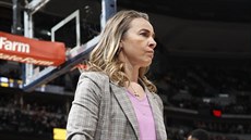 Becky Hammonová, trenérská asistentka San Antonia