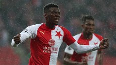 Ibrahim Traoré ze Slavie se raduje z gólu.