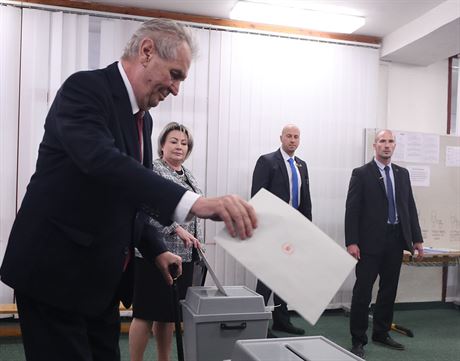 Prezident Milo Zeman volil ve volbách do Evropského parlamentu. (24. kvtna...