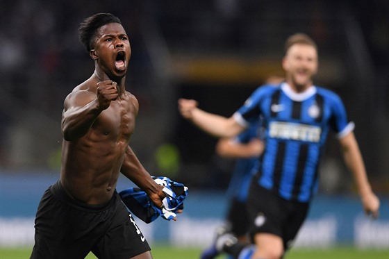 Keita Balde z Interu Milán slaví gól proti Empoli.