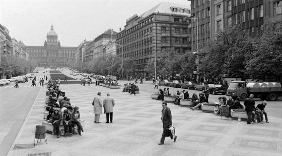 Pedrevoluní Praha byla pro západní turisty atraktivní. Pijídli do msta, v...