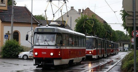 Část trati s tramvajemi do smyčky Líšeňská sdílí i linky 8 a 10.