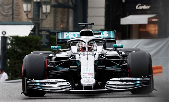 Lewis Hamilton v tréninku na Velkou cenu Monaka.