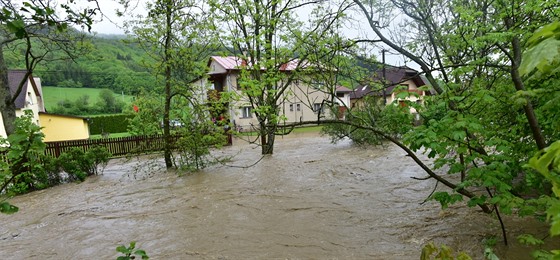 Bleskové povodn zpsobil vodní tok Senina ve Valaské Polance.