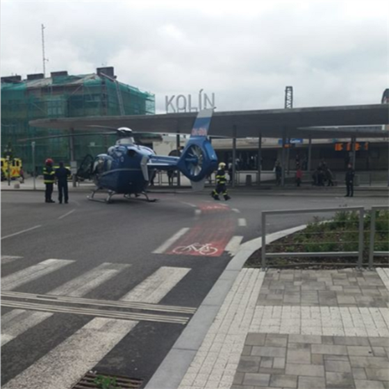 Na nádraí v Kolín srazil vlak dv dti, na místo piletl vrtulník....