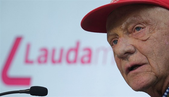 Niki Lauda na tiskové konferenci svých aerolinek Laudamotion
