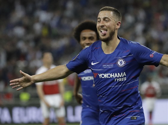 Eden Hazard z Chelsea oslavuje gól.