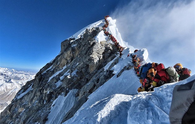 Nepálský Šerpa vyrovnal rekord výstupů na Everest. Byl tam šestadvacetkrát