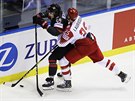 Tyler Bertuzzi z Kanady (vlevo) a Oliver Lauridsen z Dánska.