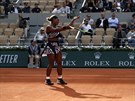 Americká hvzda Serena Williamsová se zlobí bhem 1. kola Roland Garros.