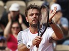 Stan Wawrinka slaví postup do druhého kola Roland Garros.