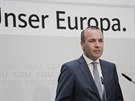 Kandidát Evropské lidové strany Manfred Weber reaguje na první výsledky voleb...