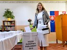 Nastupující slovenská prezidentka Zuzana aputová hovoí s novinái u volební...