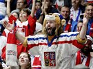 eský fanouek povzbuzuje bhem utkání o bronz proti Rusku.