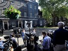Novinái na Downing Street ekají na vyjádení britské premiérky Terezy Mayové....