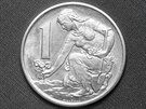 Korunová mince, kterou platili lidé od 2. září 1957, nese motiv ženy sázející...