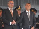 Premiér Andrej Babi a ministr obrany Lubomír Metnar na veletrhu obranných...