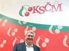 Vojtch Filip sleduje výsledky eurovoleb ve tábu KSM v Praze. (26. kvtna...