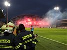 Pyrotechnika na severní tribun olomouckého stadionu, kterou pi finále poháru...