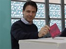Italský premiér Giuseppe Conte u voleb do Evropského parlamentu. (26.5.2019)