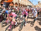 START 11. ETAPY. Cyklisté na italském Giru d´Italia vyráí do jedenácté etapy.