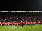 Fotbalisté Slavie slaví zisk poháru. Ve finále porazili Baník 2:0.